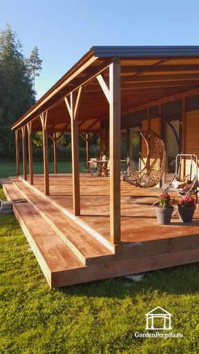 Majaga ühendatud looduslikust puidust veranda avara katusega terrassiga - garden gazebo pergola