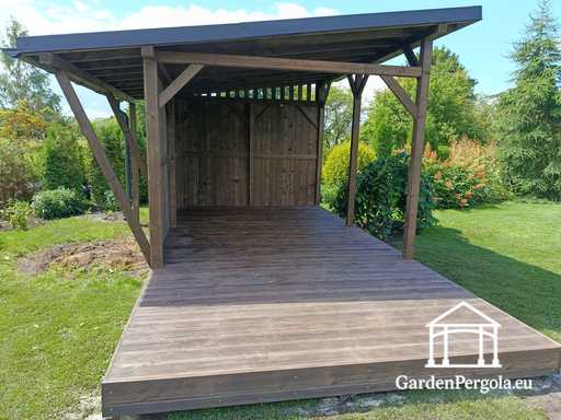 3x6 m looduslikust puidust aiamajake, kaetud 3x4 m katusega