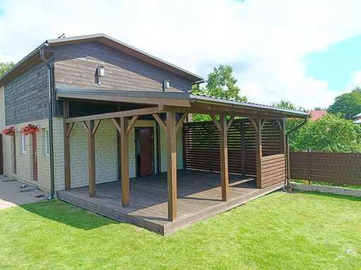 Tumepruun puidust maja külge kinnitatud veranda katusega – 4,8×6 m - garden gazebo pergola